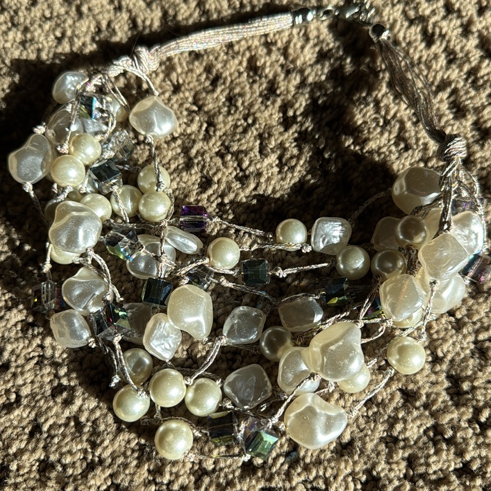 Multi-layered Pearl and Beaded Adjustable Necklace! 🫧